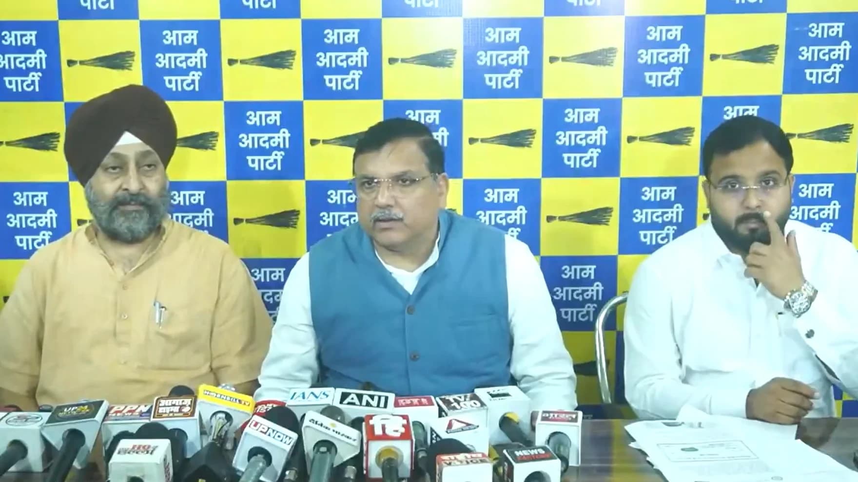 यूपी की मतदाता सूची पर संजय सिंह के गंभीर आरोप, चुनाव आयोग की निष्पक्षता पर उठाए सवाल
